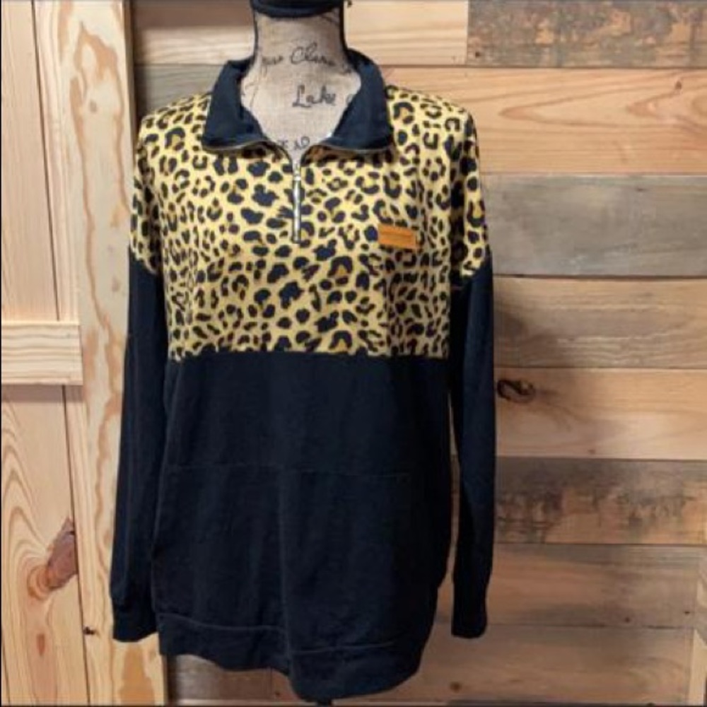 Cute sweater size xXL fit like Xl